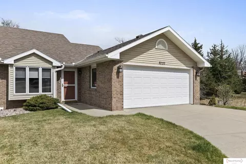 8220 A St #5, Lincoln, NE 68510