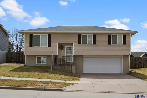 455 Graham Park Dr, Seward, NE 68434