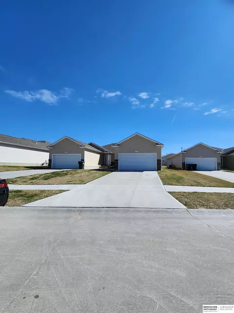 17069 Nicholas St, Omaha, NE 68118