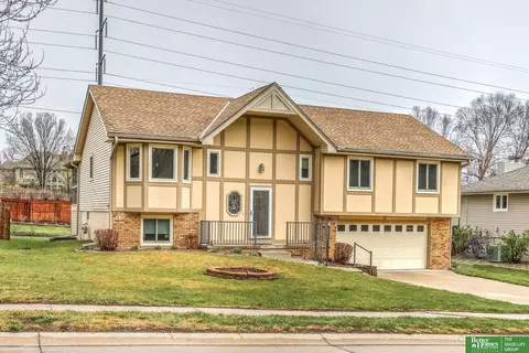 16512 Pierce St, Omaha, NE 68130