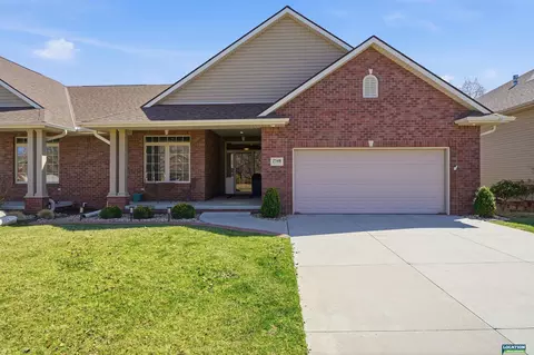 7548 Kentwell Ln, Lincoln, NE 68516