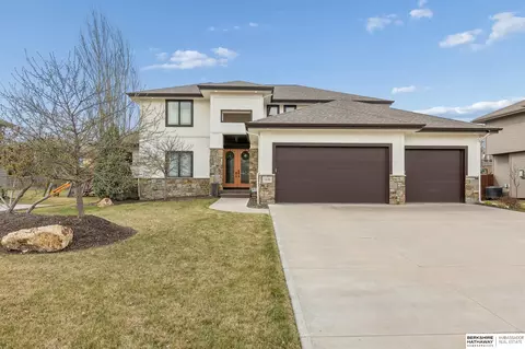 1606 Blue Sage Pkwy, Elkhorn, NE 68022