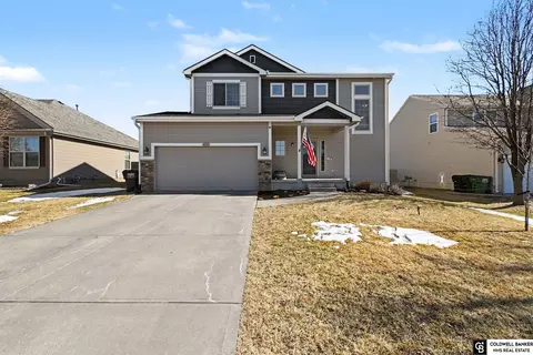 8707 S 68th St, Papillion, NE 68133
