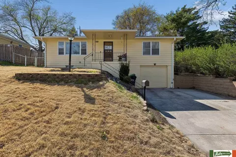 3056 S 46 Ave, Omaha, NE 68106