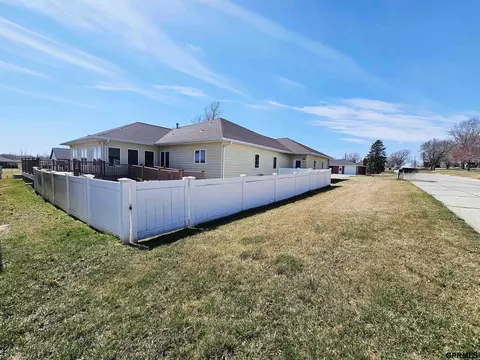 Exterior - 906 N Gray Ave, Sutton, NE 68979 photo 6 of 6