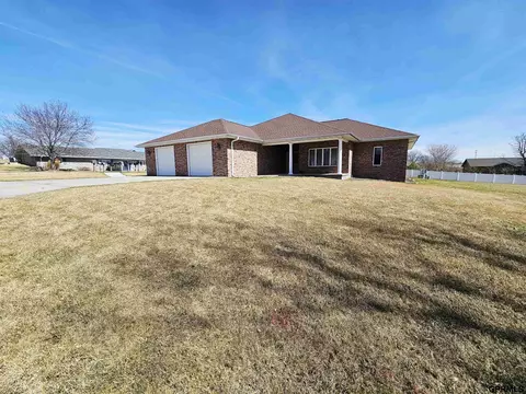 906 N Gray Ave, Sutton, NE 68979