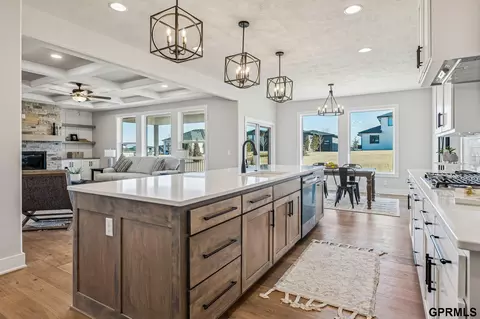 3901 S 212th St, Elkhorn, NE 68022