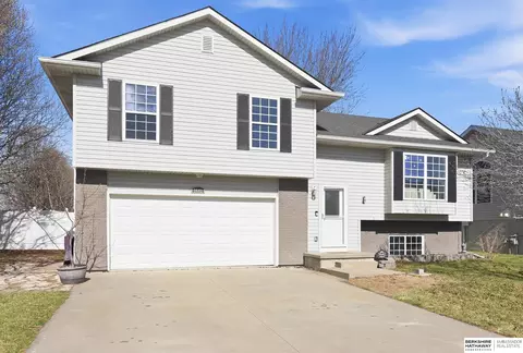 5642 Redtail Rd, Council Bluffs, IA 51501
