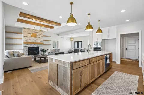 21512 E Cir, Elkhorn, NE 68022