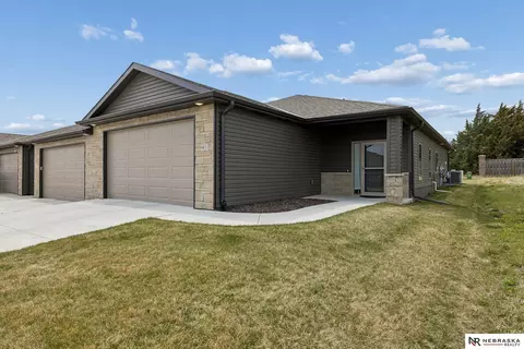 9831 Keystone Dr, Lincoln, NE 68516