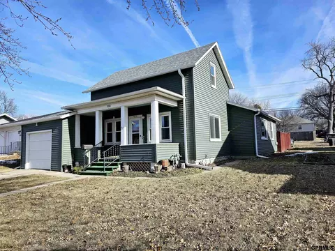 808 N Burlington St, York, NE 68467