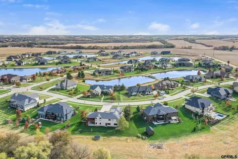 7611 SW Muskie Ln, Lincoln, NE 68523