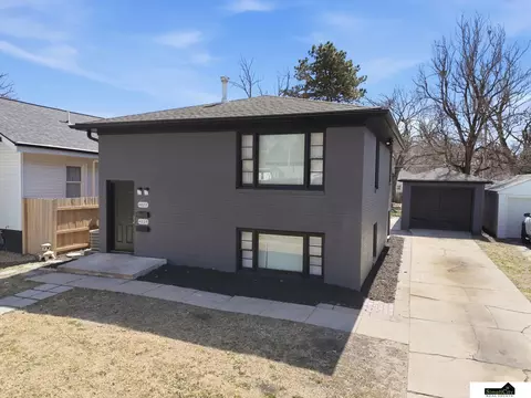 4027 F St, Lincoln, NE 68510