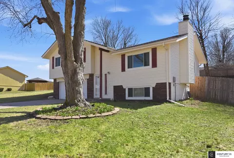 2205 Whitted Dr, Bellevue, NE 68123