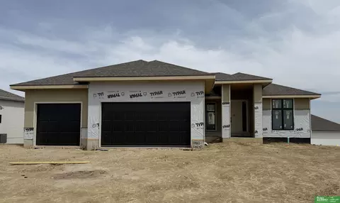 10907 S 102nd St, Papillion, NE 68046