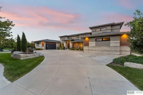 1605 S 219th Ave, Elkhorn, NE 68022