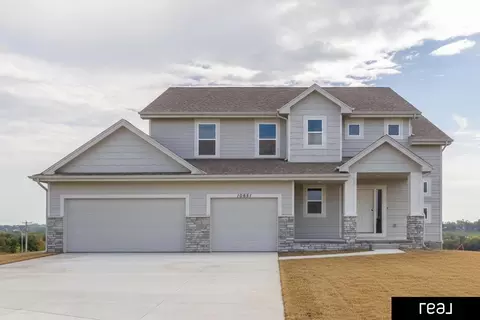 10651 S 102 Ave, Papillion, NE 68046