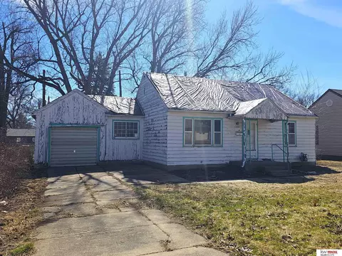 Exterior - 1205 Jackson St, Beatrice, NE 68310 photo 2 of 3