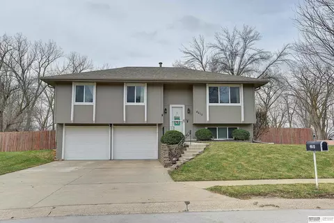 4615 Schroeder Dr, Omaha, NE 68157