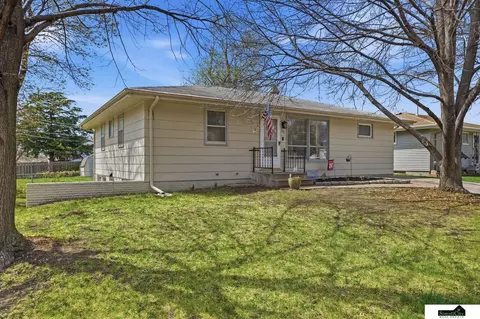 1541 SW 9th St, Lincoln, NE 68522