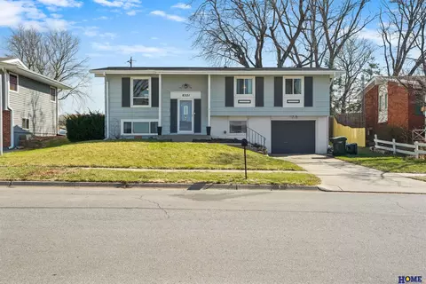 8321 Elizabeth Dr, Lincoln, NE 68505