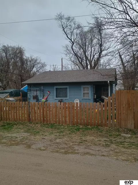 702 Jaynes St, Omaha, NE 68110
