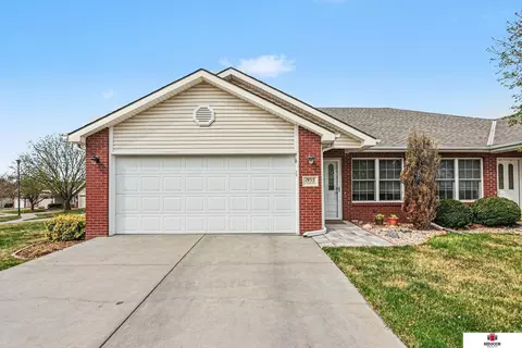 1955 S Knights Pl, Lincoln, NE 68506