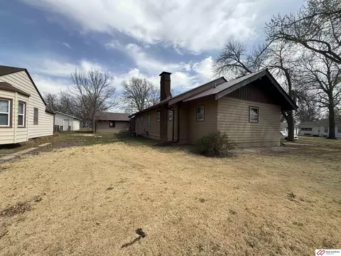 Exterior - 1300 Garfield St, Beatrice, NE 68310 photo 1 of 2