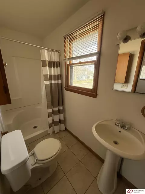 Bath - 1300 Garfield St, Beatrice, NE 68310 photo 1 of 3