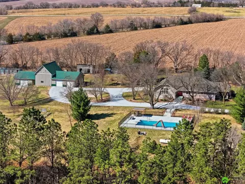 17879 S 68th St, Hickman, NE 68372