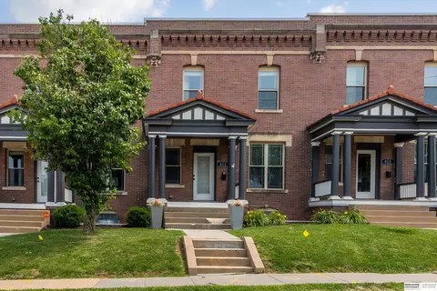 813 S 33rd St, Omaha, NE 68105