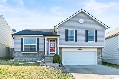 15407 Tucker St, Bennington, NE 68007