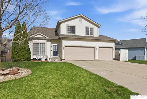 13702 Leona Ln, Bellevue, NE 68123