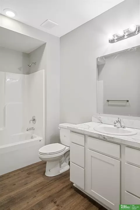 2005 N 40 St, Omaha, NE 68111 photo 2