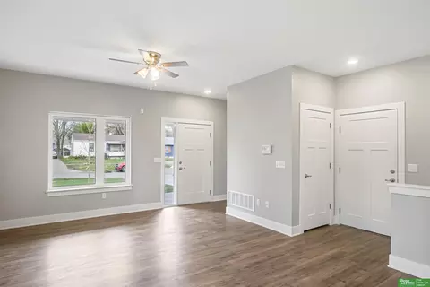 2005 N 40 St, Omaha, NE 68111 photo 4