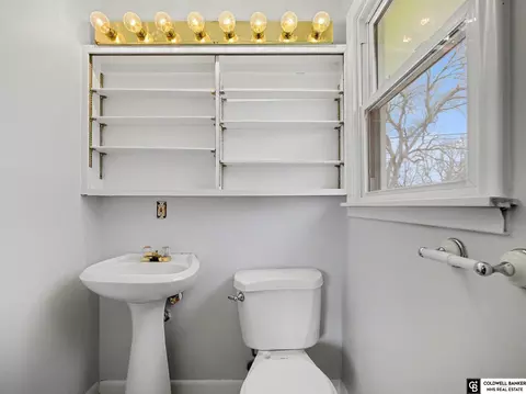 Bath - 1405 Freeman Dr, Bellevue, NE 68005 photo 1 of 3