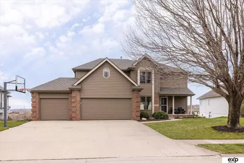 17606 Prestwick Ave, Omaha, NE 68136