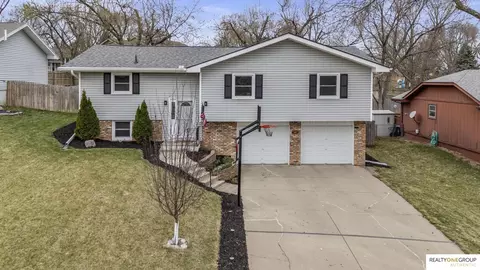 1410 Beechwood Ave, Papillion, NE 68133