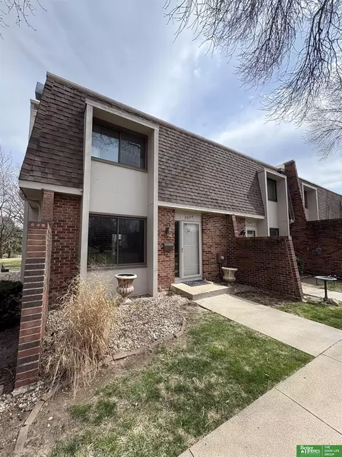 5624 S 92 Plz, Omaha, NE 68127