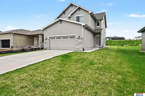 16113 Isabella St, Bennington, NE 68007