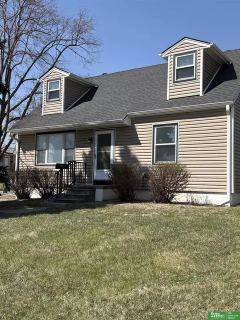 12210 Seldin Dr, Omaha, NE 68144