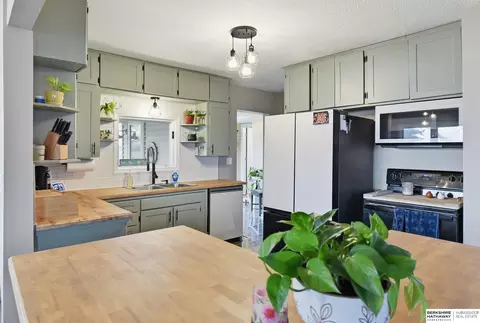 Kitchen - 1015 238th St, Eagle, NE 68347 photo 7 of 7