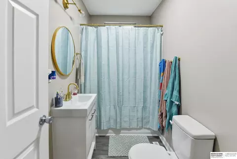 Bath - 1015 238th St, Eagle, NE 68347 photo 1 of 7