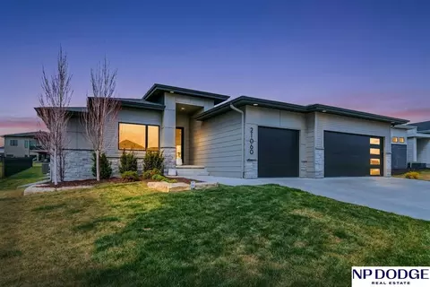 21060 Joseph St, Elkhorn, NE 68022