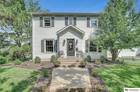 2702 Bradfield Dr, Lincoln, NE 68502