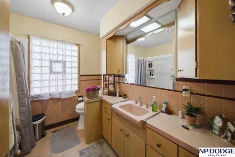 Bath - 912 Howard St, Scribner, NE 68057 photo 1 of 2