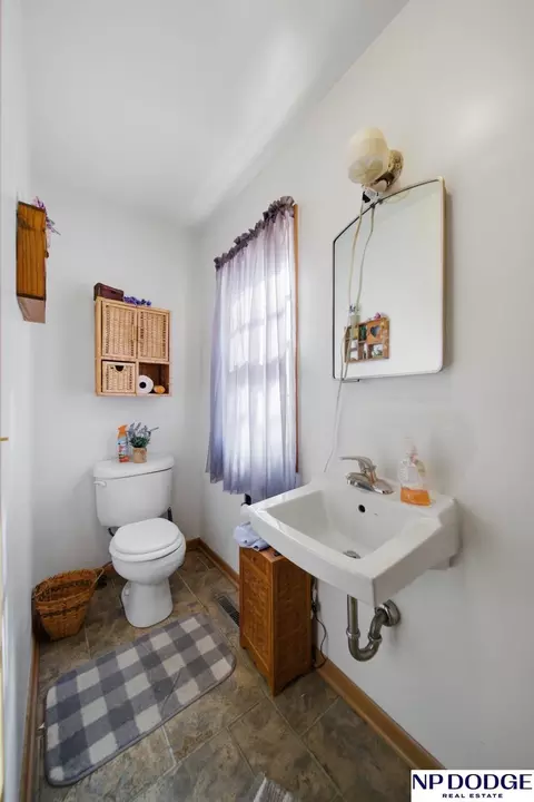 Bath - 912 Howard St, Scribner, NE 68057 photo 2 of 2