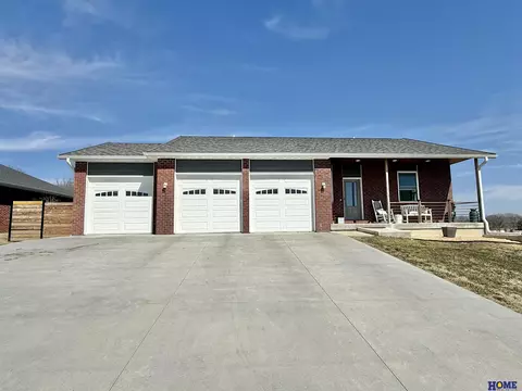 206 Meadow Dr, Pickrell, NE 68422