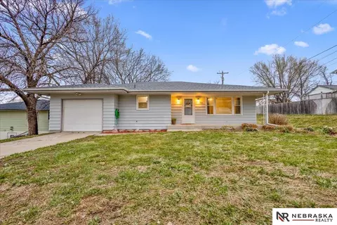 206 7th St, Firth, NE 68358