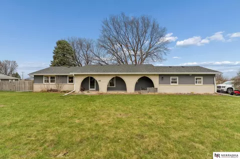2450 N Ridge Road Dr, Fremont, NE 68025